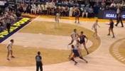 节奏感真好！WNBA状元阿齐&middot;福德这记变向过人真的秀啊